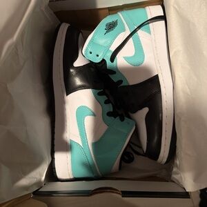 Jordan Kids' Black and Teal Sneakers